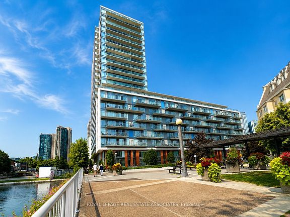 4th image of 90 Stadium Rd #1002