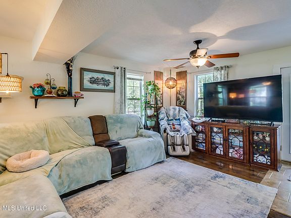 5th image of 9266 N Pine Dr