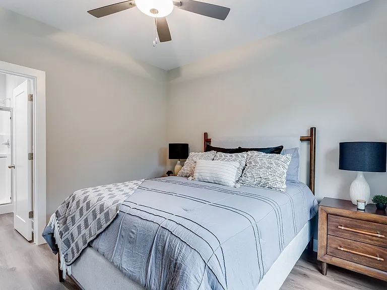 446 S Longbranch Dr — Photo 3