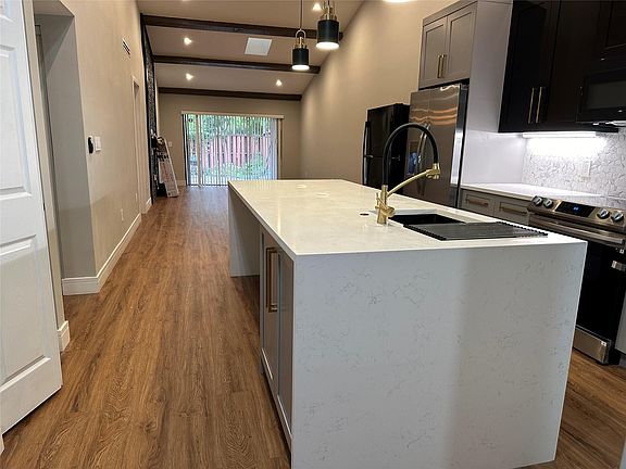 4th image of 1740 NW 71st Avenue #122