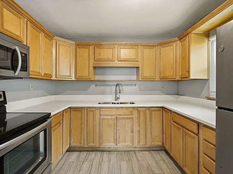 1419 E Jean St — Photo 38