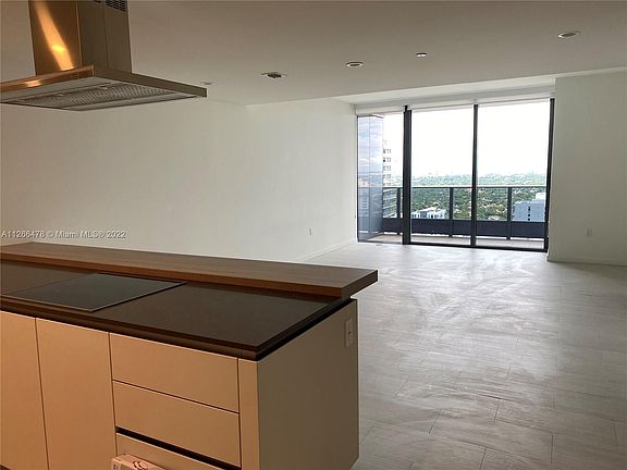 4th image of 1000 Brickell Plz #3606