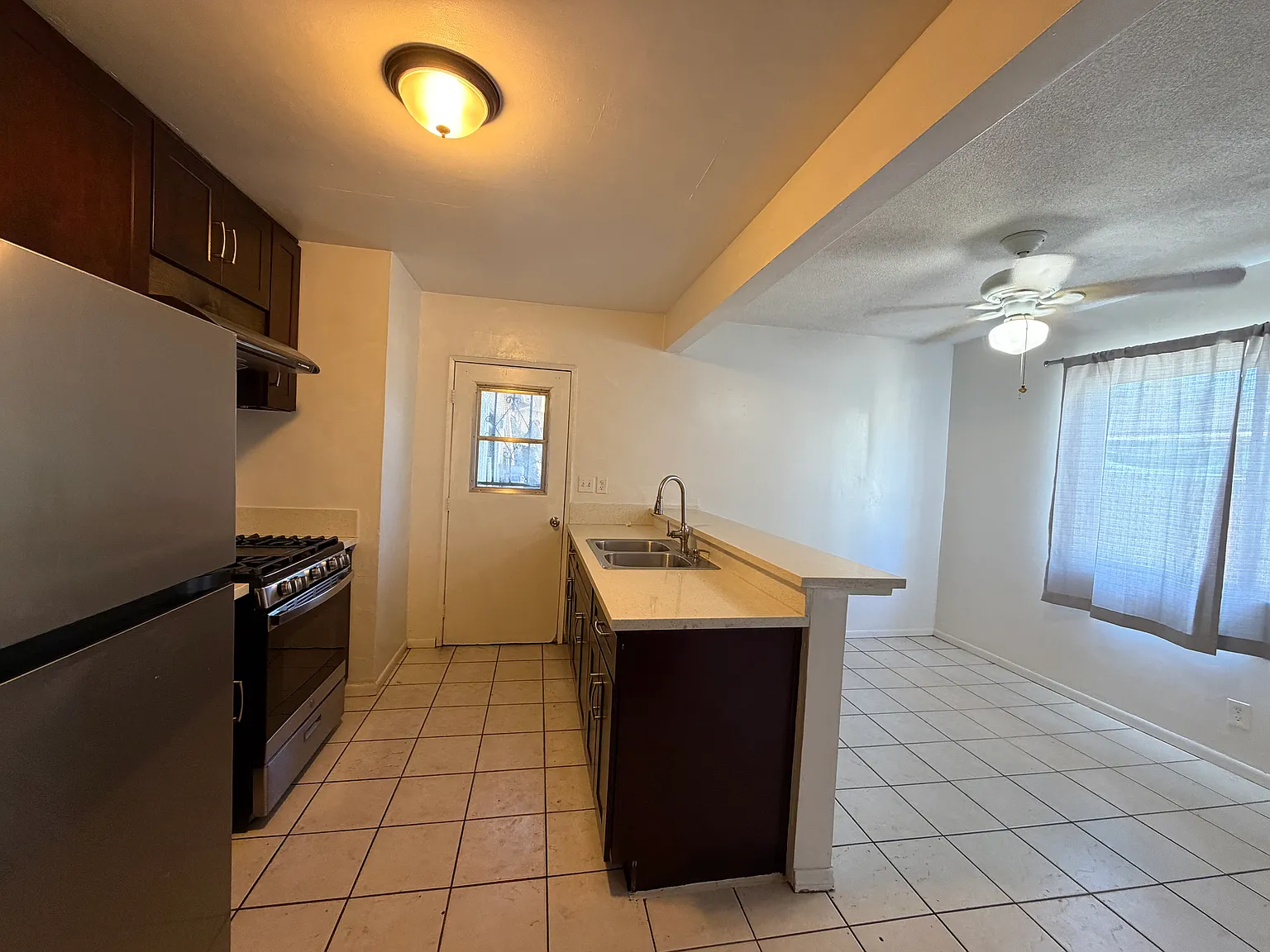 2 bed, 948 sqft, $2,200 — Photo 4