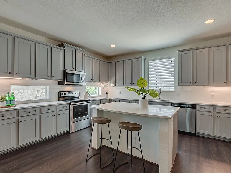 3117 Greene Ave — Photo 9