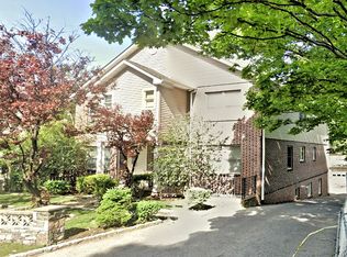 216 W Post Rd, White Plains, NY 10606