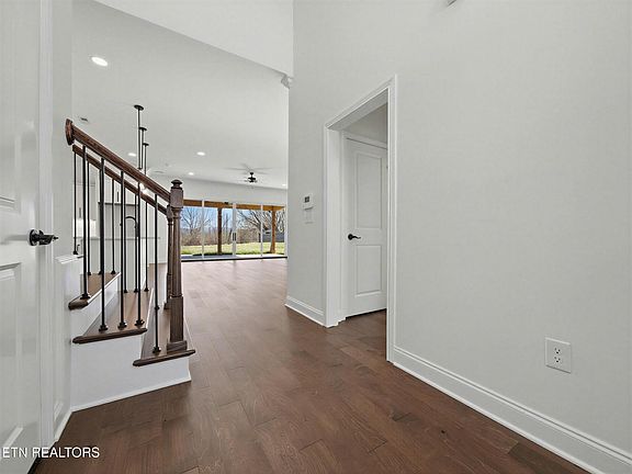 5th image of 2030 Cherokee Dr