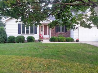 425 Stetzer St, Elburn, IL 60119