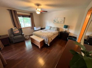 1049 Lovell Ave, Roseville, MN 55113
