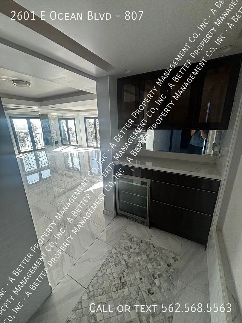 Luxury Designed Penthouse Condo - All Modern Remodeled In Versailles Building - X2 Gated Parking ... — Photo 3