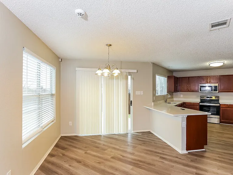 8304 Cutter Hill Ave — Photo 8