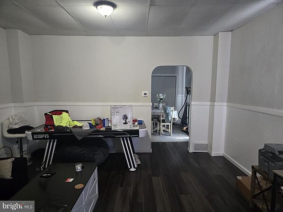 5th image of 206 Broad St