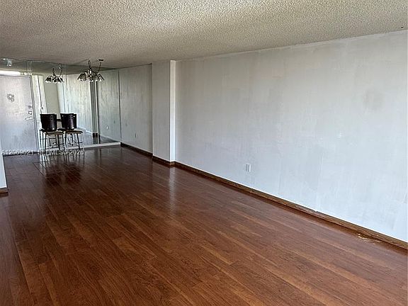 4th image of 2801 NE 183rd St APT 1914W