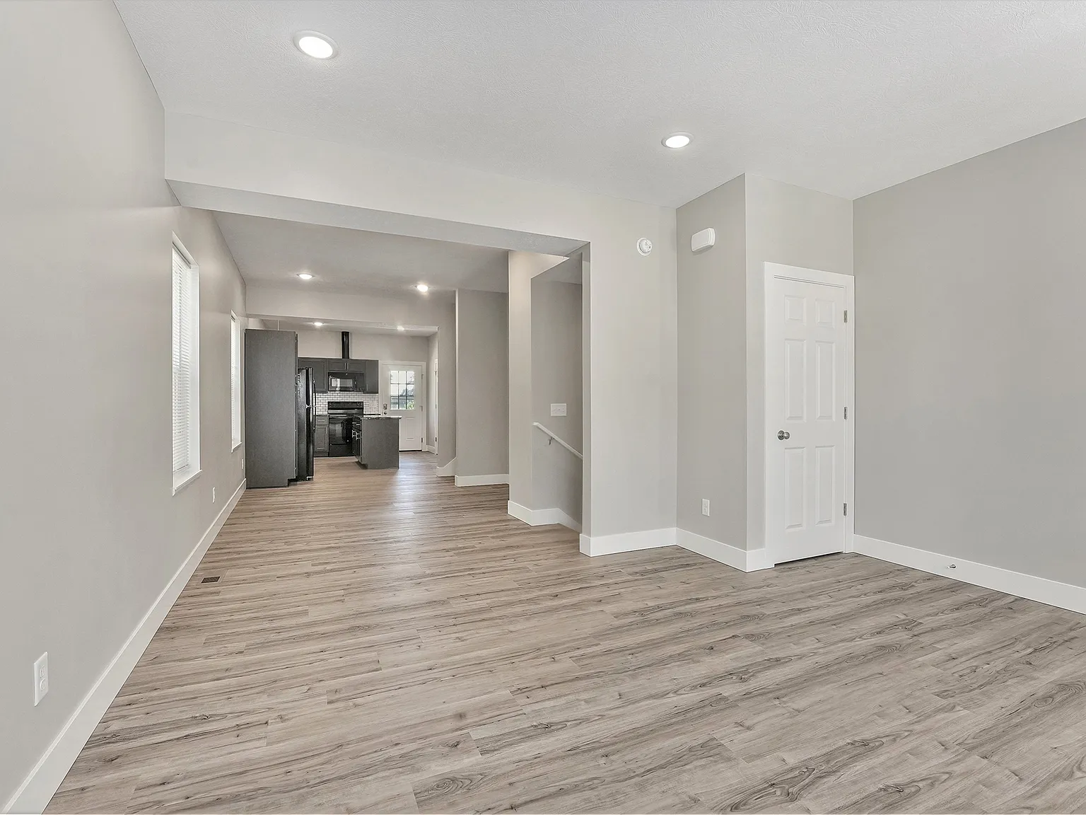 4 bed, 2.5 bath, 1980 sqft, $2,195 — Photo 3