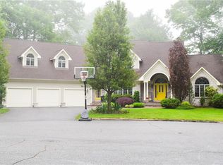 10 Lace Cir, Cranston, RI 02921