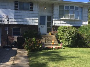 64 Cotter St, West Islip, NY 11795