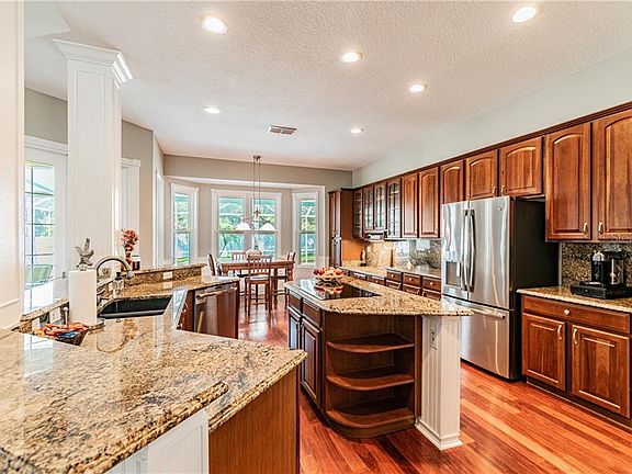 4th image of 220 Southern Magnolia Ln