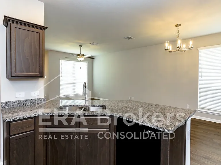 2072 Dade Loop #PRIMARY — Photo 6