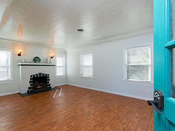 2nd image of 1204 Manzanita Dr