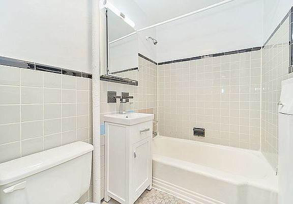 5th image of 353 W 44th St APT 3D