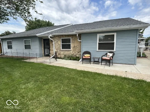 2735 Prosperity Dr, Columbus, IN 47201
