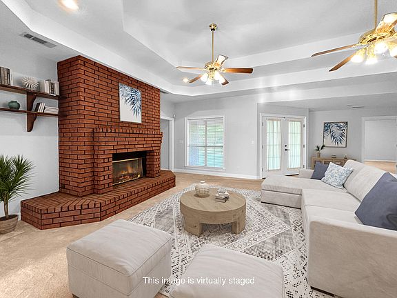 4th image of 1711 Charlotte Dr