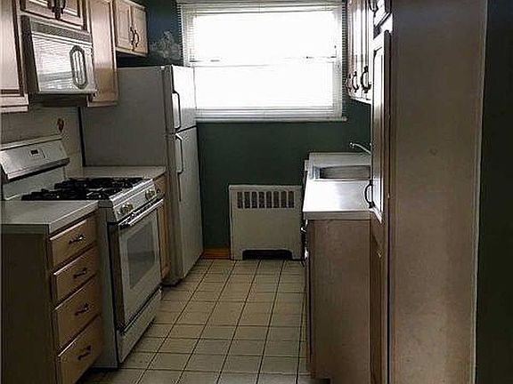 2nd image of 84 Langdale St Unit 1