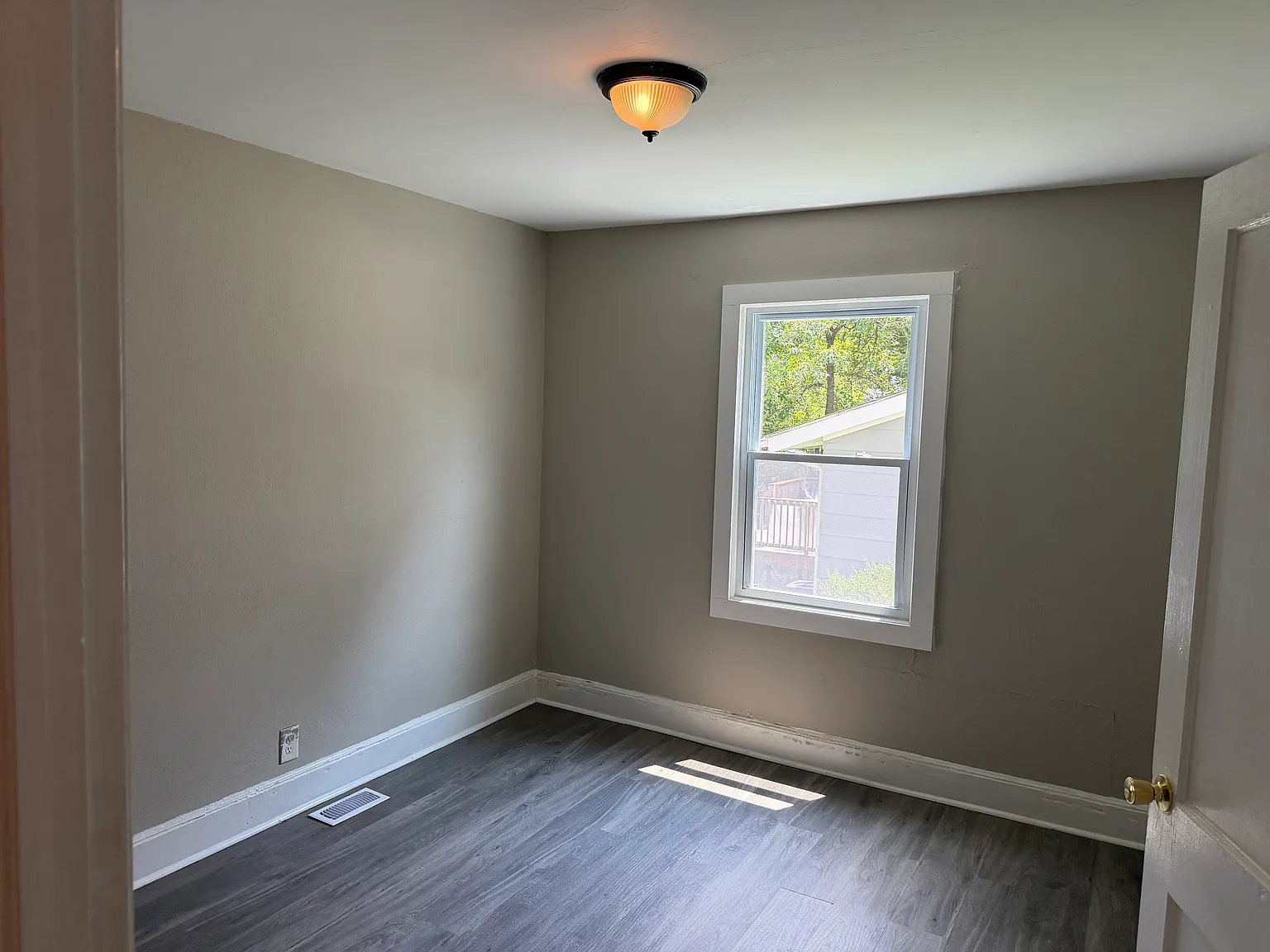 2 bed, 800 sqft, $1,000 — Photo 4