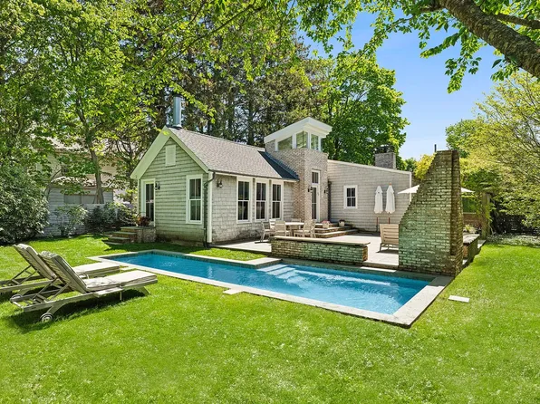 15 Halsey Ave, Southampton, NY 11968