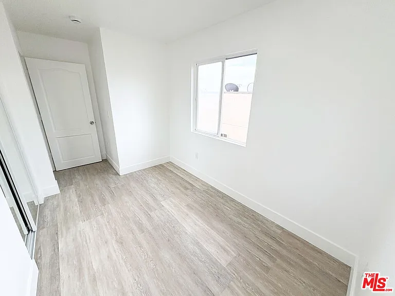 2637 S Manhattan Pl #8 — Photo 19