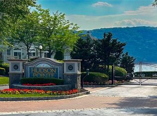 146 Hudson Pointe Dr, Poughkeepsie, NY 12601
