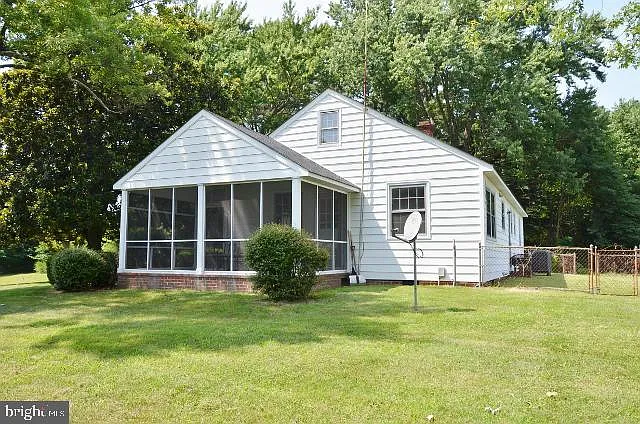 3 bed, 1.5 bath, 1239 sqft, $1,675 — Photo 4