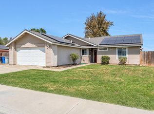 1050 Cherry Ln, Lemoore, CA 93245