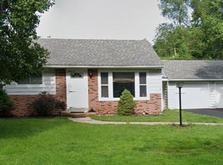 121 Applegate Ln, Ballwin, MO 63011