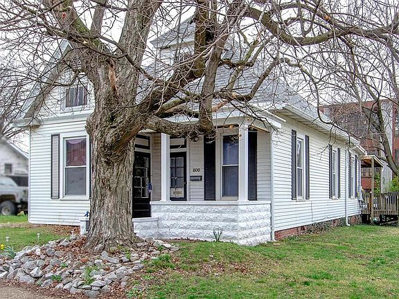 2nd image of 800 Triplett St