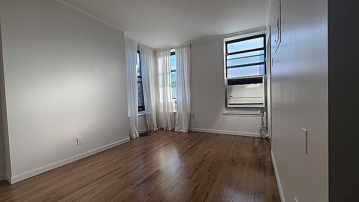 1st image of 27 Essex St APT 3A