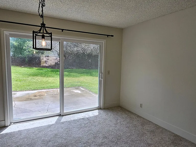 1406 Oak Knoll Rd — Photo 17