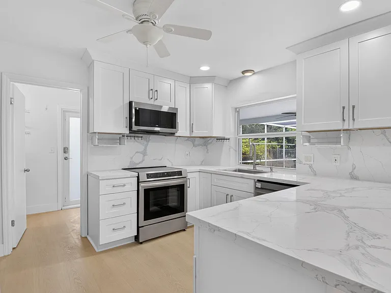 1301 SW 8th St — Photo 1