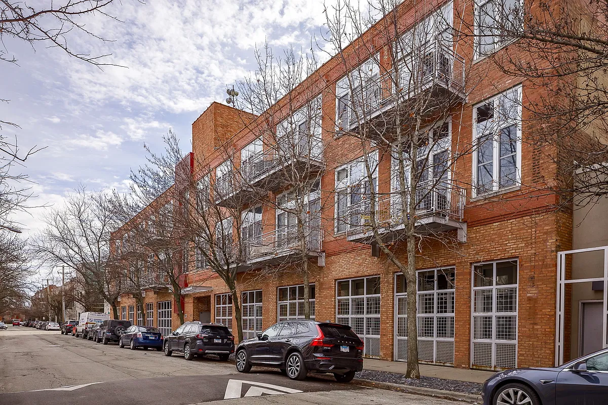 Building Photo - 2111 W Churchill St #308