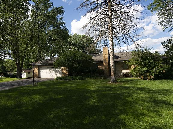 2nd image of 8240 Kimber Ln
