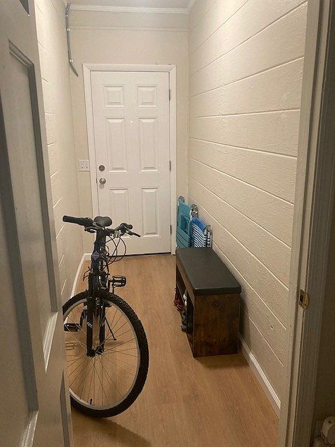 Entry foyer/hallway