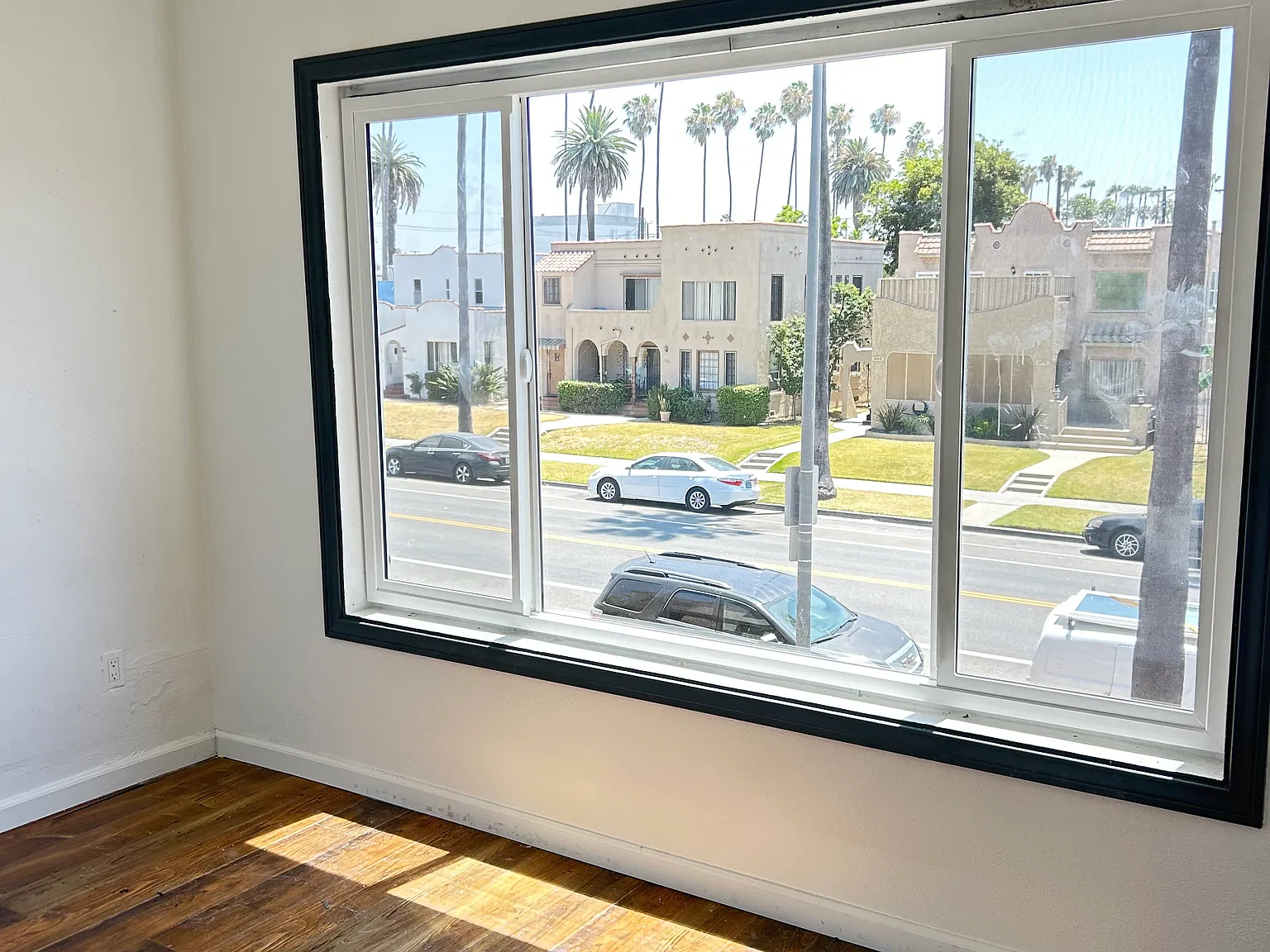 2 bed, 900 sqft, $2,499 — Photo 2