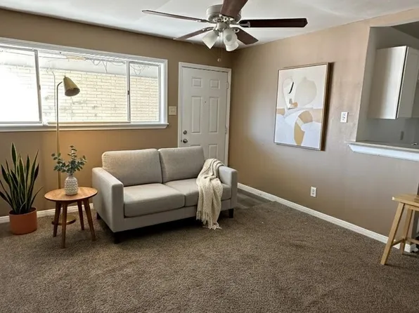 516 Holiday Dr, Galveston, TX