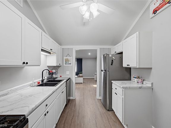 3rd image of 5599 Grove Ave