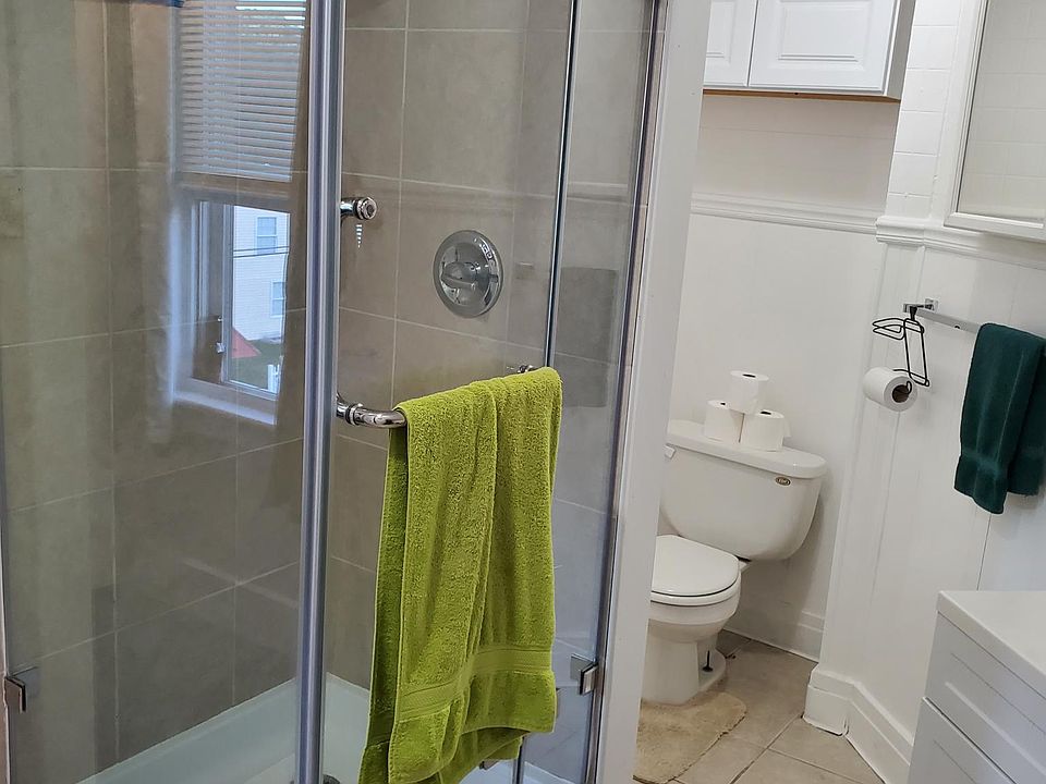 Bathroom, stand up shower