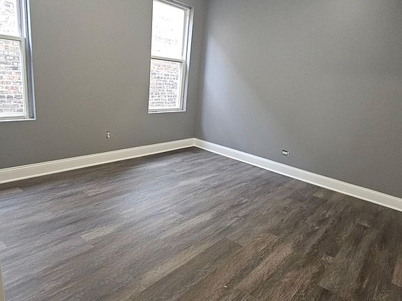 5th image of 739 N Hamlin Ave Unit 2