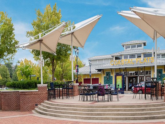 You'll love all of the great dining and shopping destinations nearby.