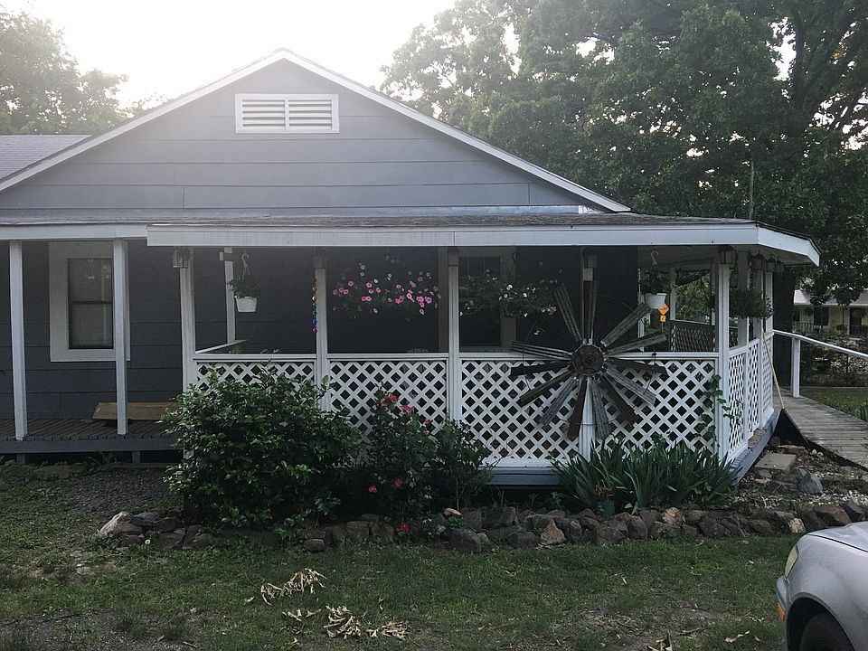 2nd image of 322 E 56th St