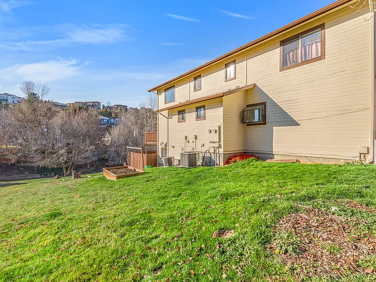 2228 E Roanoke Dr — Photo 43