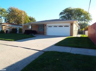 30316 McGrath Dr, Warren, MI 48093