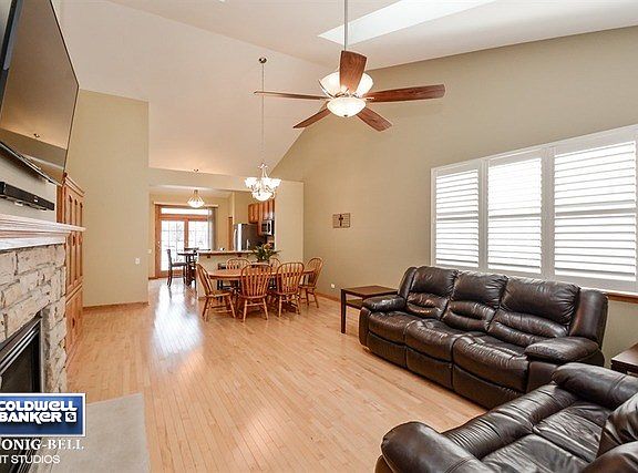 4th image of 18115 Lake Shore Dr